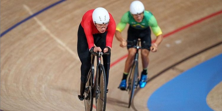 Российский велогонщик Асташов завоевал золото и установил мировой рекорд на Паралимпиаде-2020 - фото
