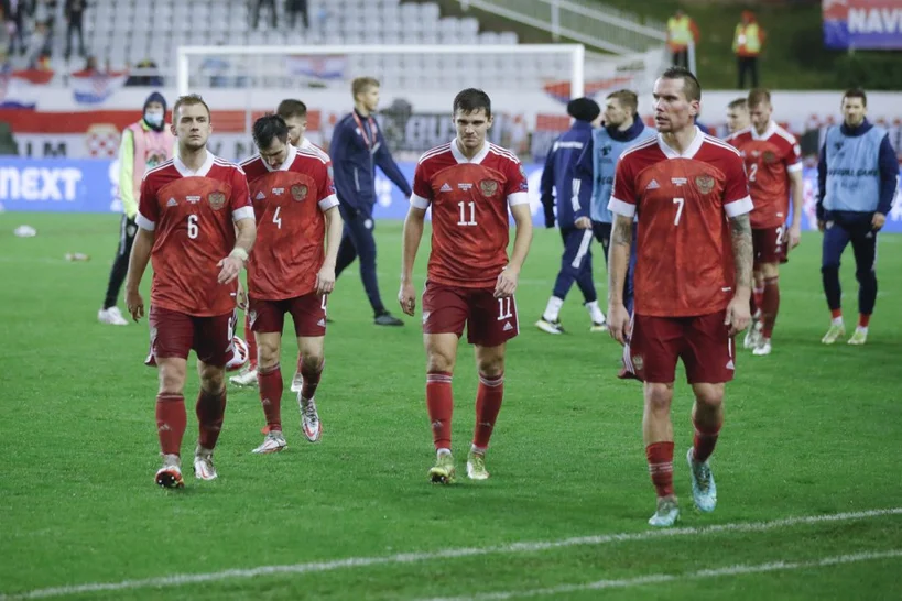 Футболисты сборной России после поражения от Хорватии в ноябре 2021 года