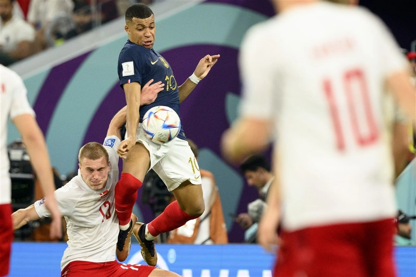 Килиан Мбаппе забивает победный гол в матче Франция – Дания