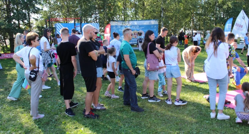 Очередь на отжимания.JPG