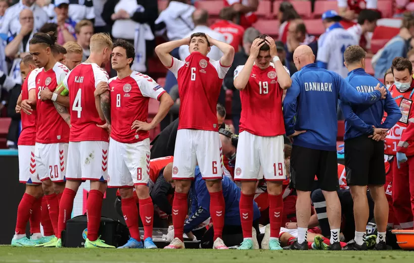 Кристиан Эриксен потерял сознание во время матча Евро-2020 Дания – Финляндия (0:1)