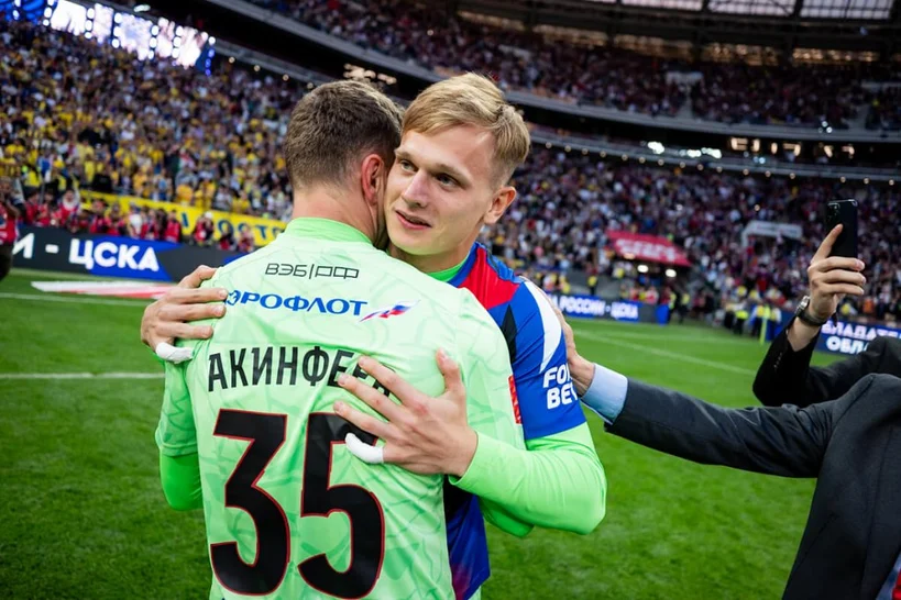 Игорь Акинфеев и Владислав Тороп.jpg