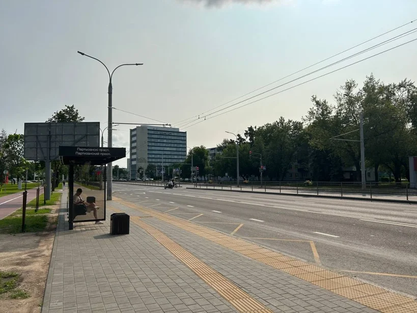 Остановка общественного транспорта возле Национального футбольного стадиона Минска